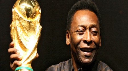 Əfsanəvi futbolçu yenidən xəstəxanaya yerləşdirildi
