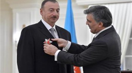 President Gül presents medal of honor to Aliyev
