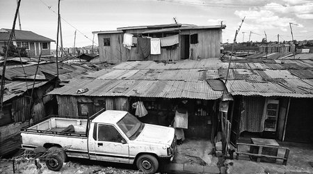 Photographer captures life inside the world's largest slum - PHOTO