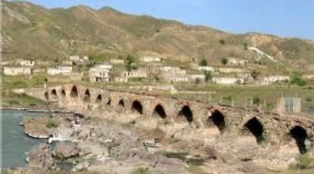 Azerbaijan says official shot on Iranian border