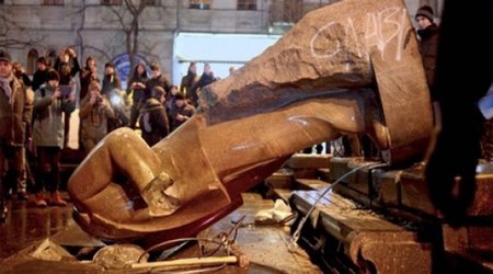 How Lenin's statue in Ukraine silenced news in Vietnam