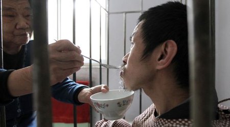 Man is kept in a cage for more than 40 years - PHOTO+VIDEO