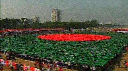 Bangladeshis form world’s largest human flag