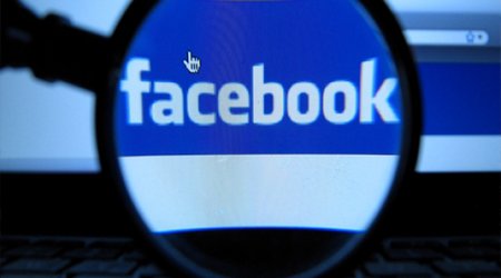 Tourist walks off Australia pier while checking Facebook