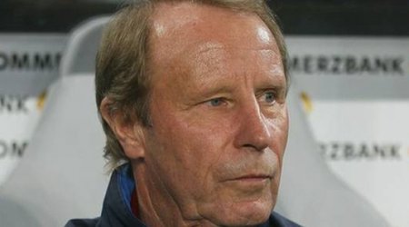 Azerbaijan extends Berti Vogts contract for two years