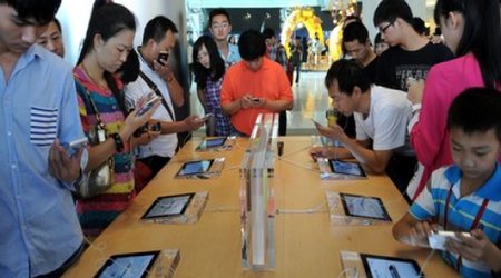 Apple signs iPhone deal with China Mobile