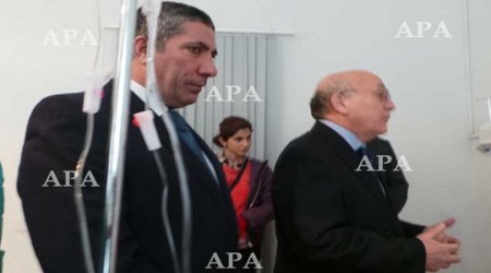 Senior Azeri ruling party members visit war veteran who set himself on fire
