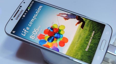 Apple asks US court to ban Samsung phones, tablets