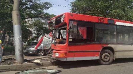 The bus crashed into a pole, there are victims