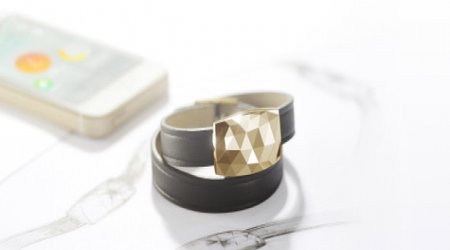 This piece of jewelry to warn you when... - VIDEO