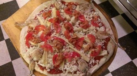 Snake pizza - would you? - PHOTO
