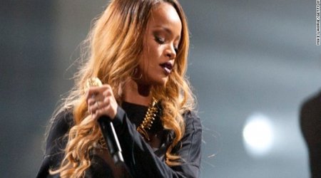 Rihanna adds star power to campaign for gay rights in Russia