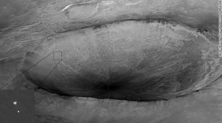 Study: Water could be flowing on Mars now - PHOTO