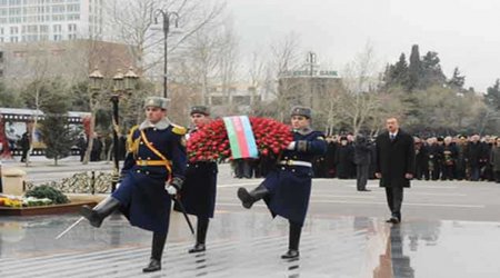 President Aliyev visits Khojaly memorial in Baku
