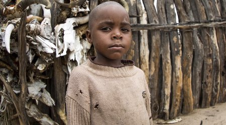 Skin-clad queen of Nambia's Okwanyama tribe - PHOTO
