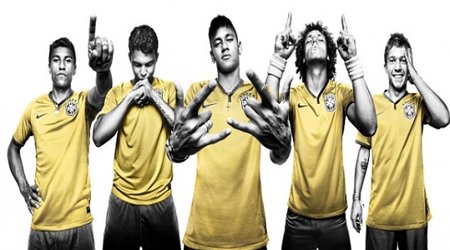 Football stars in a new airlines advertisement - VIDEO