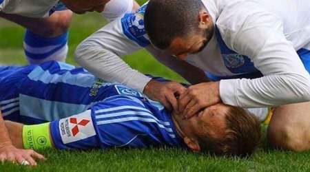 Soccer Player Saves Rival After Frightening Injury - VIDEO