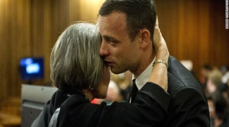 Oscar Pistorius opens defense with tearful apology to Steenkamp family