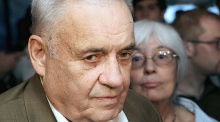 Məşhur rejissorun qolunda problem yaranıb
