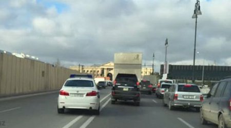 Bakıda polisin qaydaları pozduğu anlar