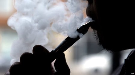 E-cigarettes 'help smokers quit or cut down