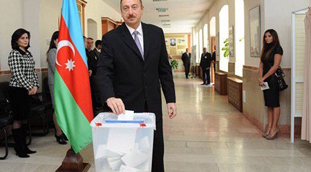 Ильхам Алиев и его супруга проголосовали на муниципальных выборах