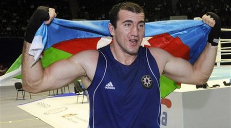 Наш боксер отправил соперника в нокаут  за  один раунд.
