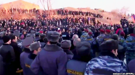 Armenians protest over Russian soldier accused of killing family