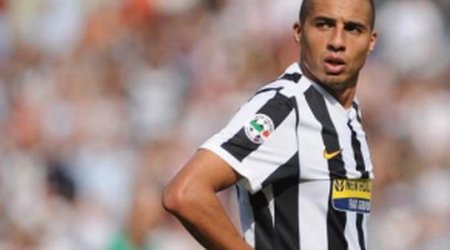 ​Məşhur futbolçu karyerasını başa vurdu