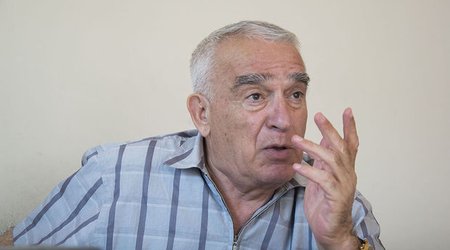 Lukaşenko azərbaycanlı şairi təltif etdi