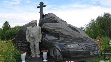 Mafiya babalarının gözqamaşdıran məzar daşları - FOTOLAR