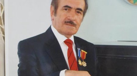 Nazir Xalq artistini mükafatlandırdı