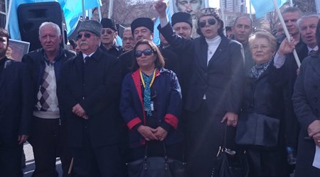 Kırım tatarları Boris Nemtsovun Putinin sifarişiylə öldürüldüyünü hayqırdılar