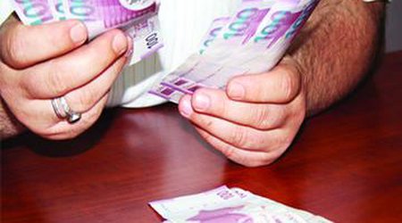 Population of Baku withdraws its manat deposits from banks