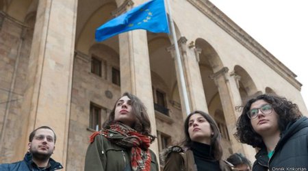 Gürcüstanda qadınlar siyasət üçün küçələrə axışdı - FOTOLAR