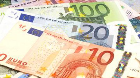 Euro goes up about 1% in Azerbaijan