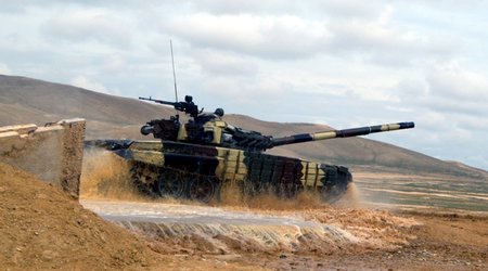 Zakir Həsənov tankların döyüşə hazırlığını yoxladı - FOTOLAR