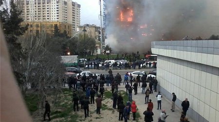 Bakıda doqquz mərtəbəli binada güclü yanğın, sakinlər təxliyyə olunub - YENİLƏNİB