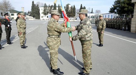 Zakir Həsənov döyüş bayraqlarını təqdim etdi - Fotolar