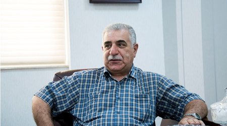 Yazıçı-dramaturq Əli Əmirli məktəblilərlə görüş keçirdi
