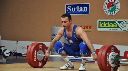 Афган Байрамов завоевал малое золото