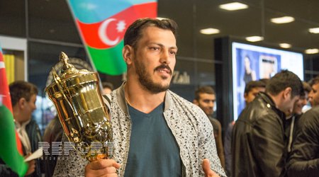 Zabit Səmədovu Bakıda belə qarşıladılar - VİDEO