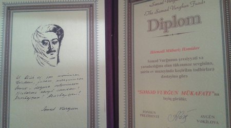 Gənc Tamaşaçılar Teatrının direktoru mükafatlandırıldı