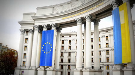Ukraynalılar paradda dava saldı
