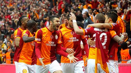"Qalatasaray" liderliyini qorudu
