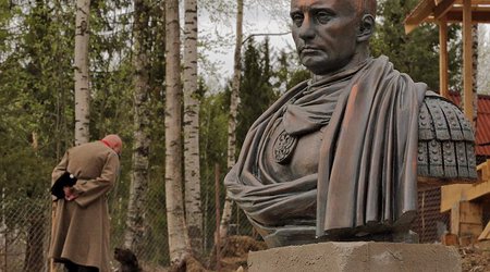 Cossacks unveil extraordinary bust of Russian leader as a Roman Caesar