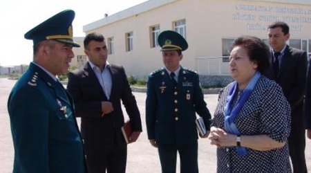 Elmira Süleymanova yanğından zərərçəkən ailələrə baş çəkdi - Fotolar