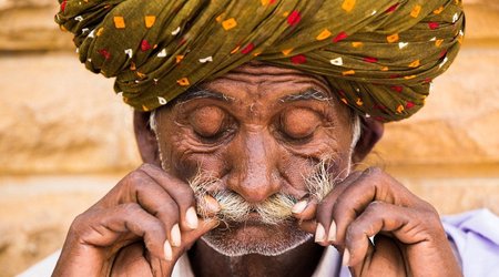 The captivating green eyes of Rajasthan