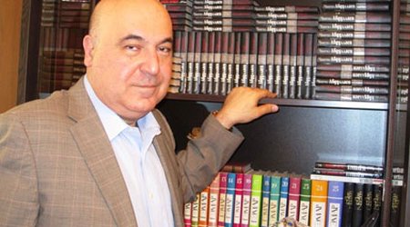 Azərbaycanlı yazıçı Rusiyada 2 milyonluq mükafat ald