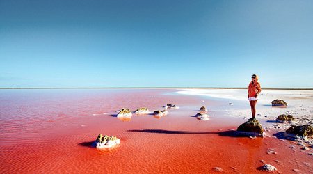 Martian-like salt water lake in Ukraine captured in series of stunning photographs